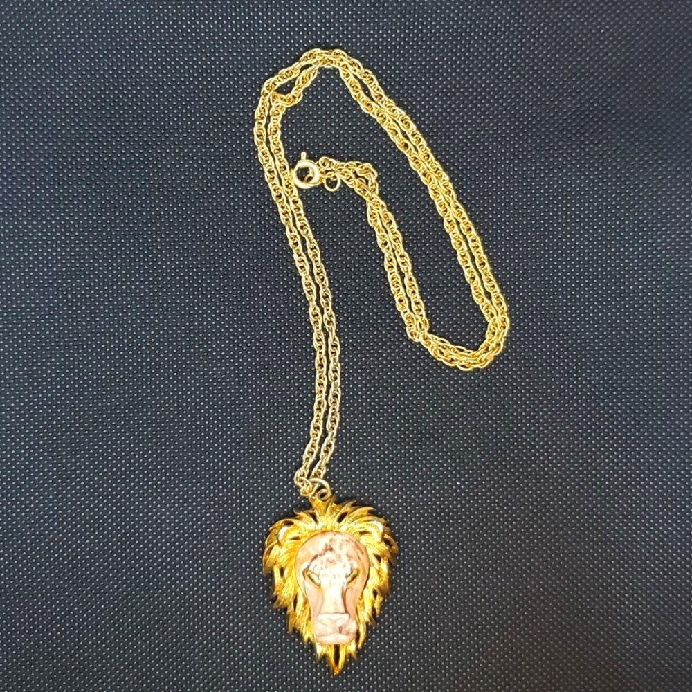 RAZZA stamped vintage lionhead necklace - Picture 2 of 5